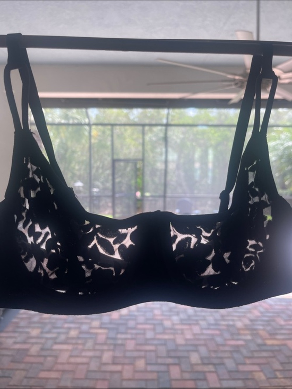 Victoria's Secret Underwire Push Up Bra Size 34B Black Flocked Velvet Floral